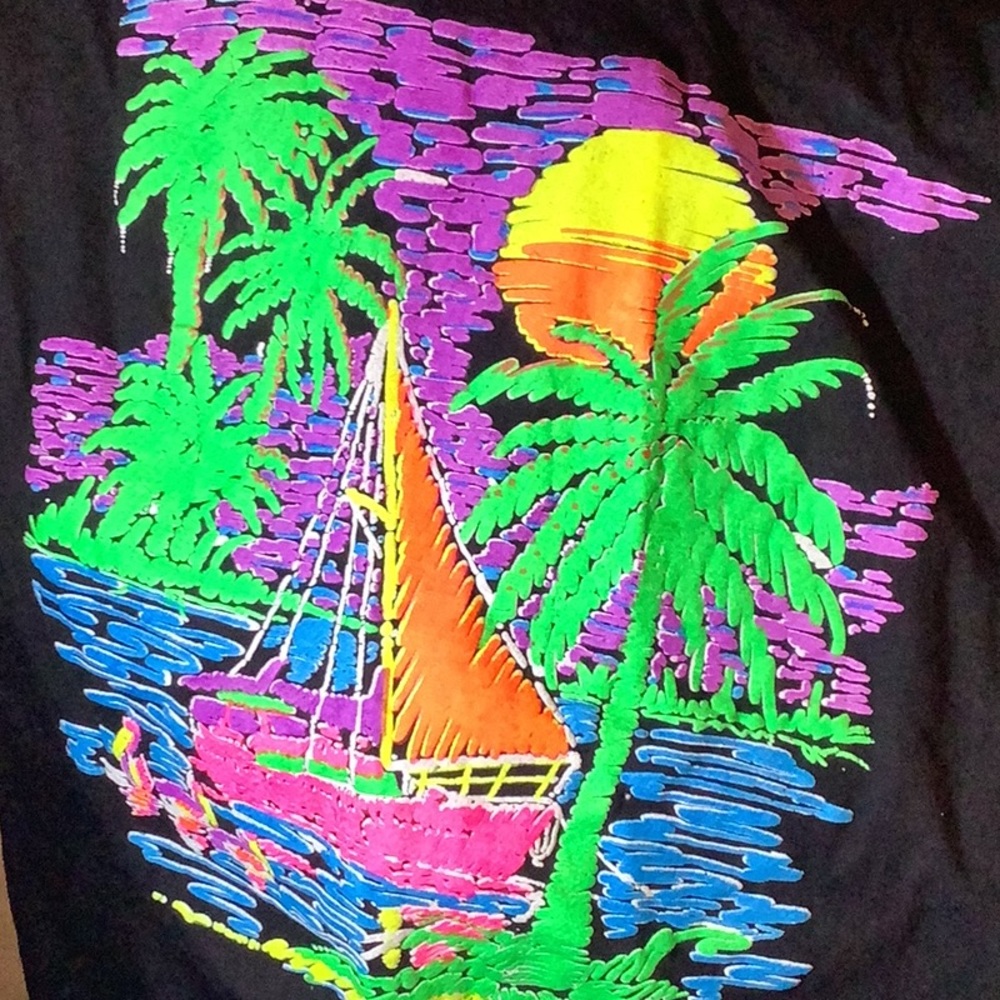 Black tee with puffed ink Sailboat, Sun, Water and Palm Trees. ARUBA, NWT
